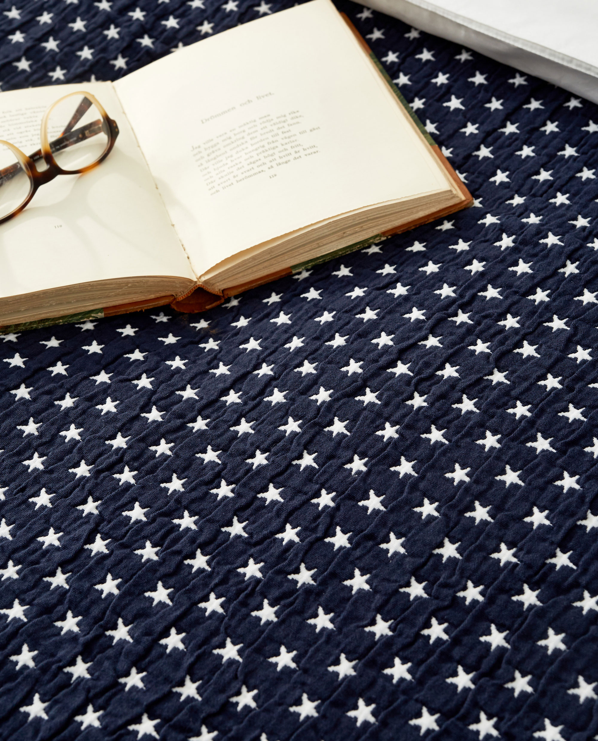 Lexington Tagesdecke Star Navy – Bild 3